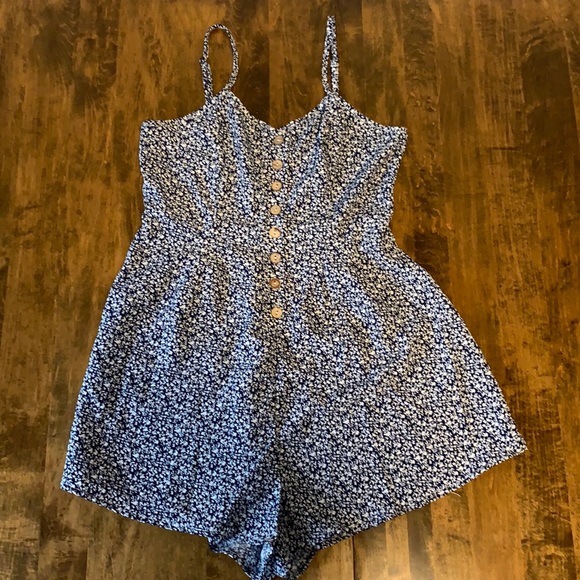 SHEIN Pants - ✨ Add free to bundle! Shein blue floral romper.